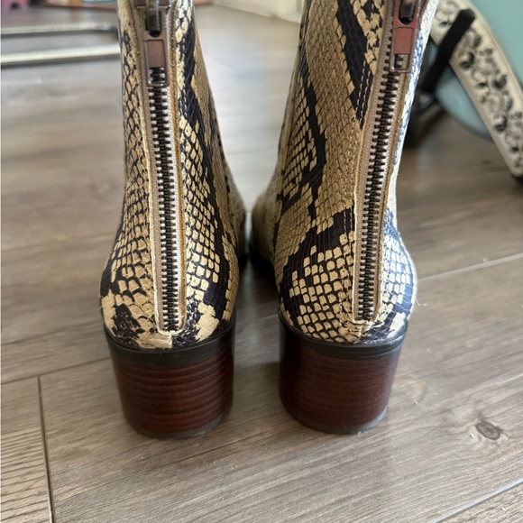 Madewell the essex ankle boot in snakeskin stamped leather (never worn!) - Picture 3 of 10